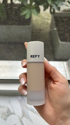 Refy Skin Tint Farbe 140N Light neutral with golden tones