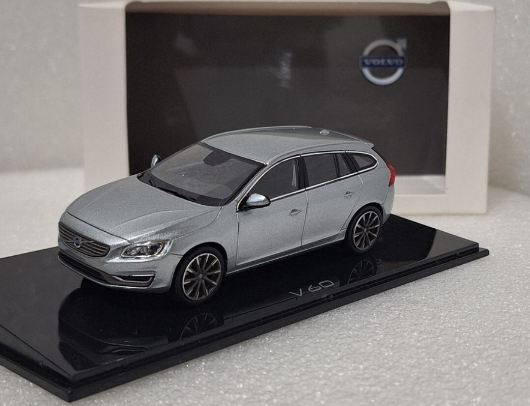 Volvo V60 Electric Silver 2014 1:43 Norev 2300348-802-000