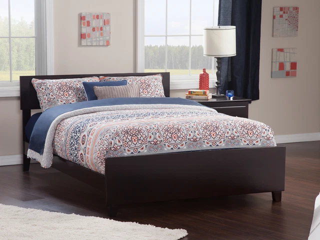 Коричневые кровати и каркасы с ореховой рамой