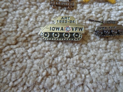 Lot of 4 VFW Lapel Pins - Army Tank 1987-88 and 1993-94, Recruiter plus more - Picture 3 of 8