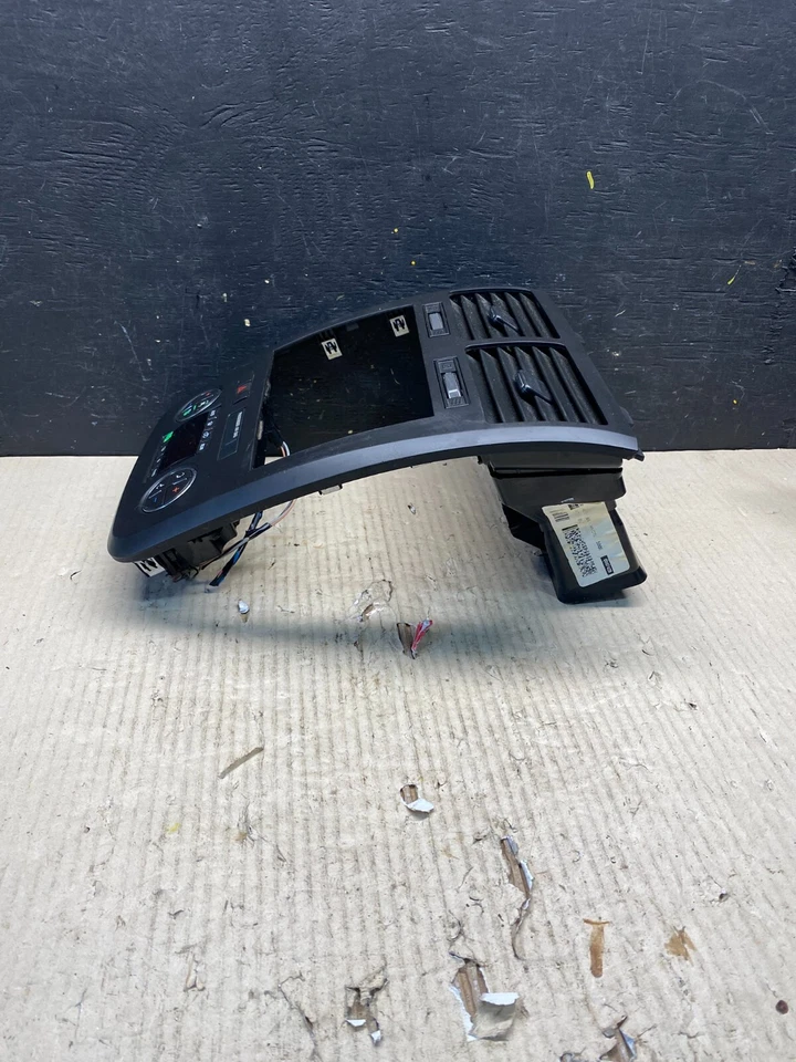 2007 to 2010 Saturn Outlook A/C HVAC Climate Control Radio Bezel Trim O3529 DG - Image 4 of 4