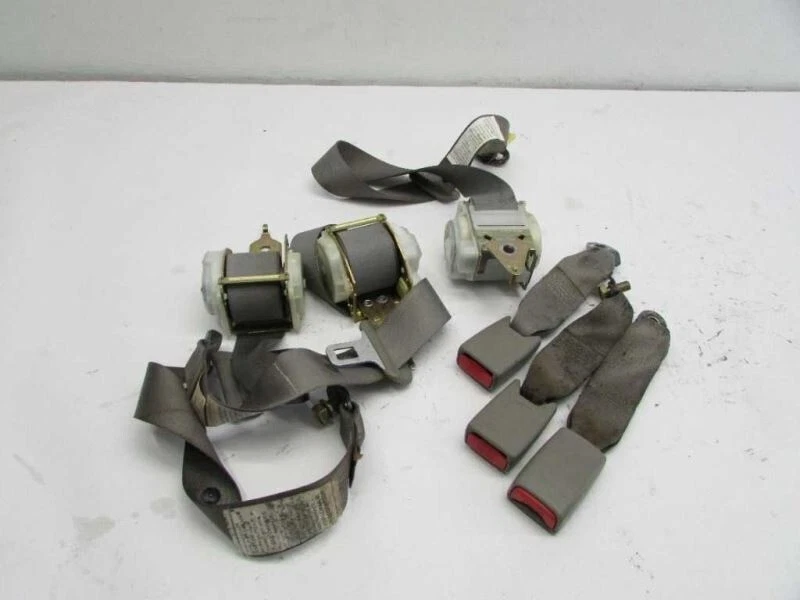 Cinturón de seguridad retractor Stratus 2005 conductor pasajero centro hebilla trasera pestillo extremo Foto 2 de 4