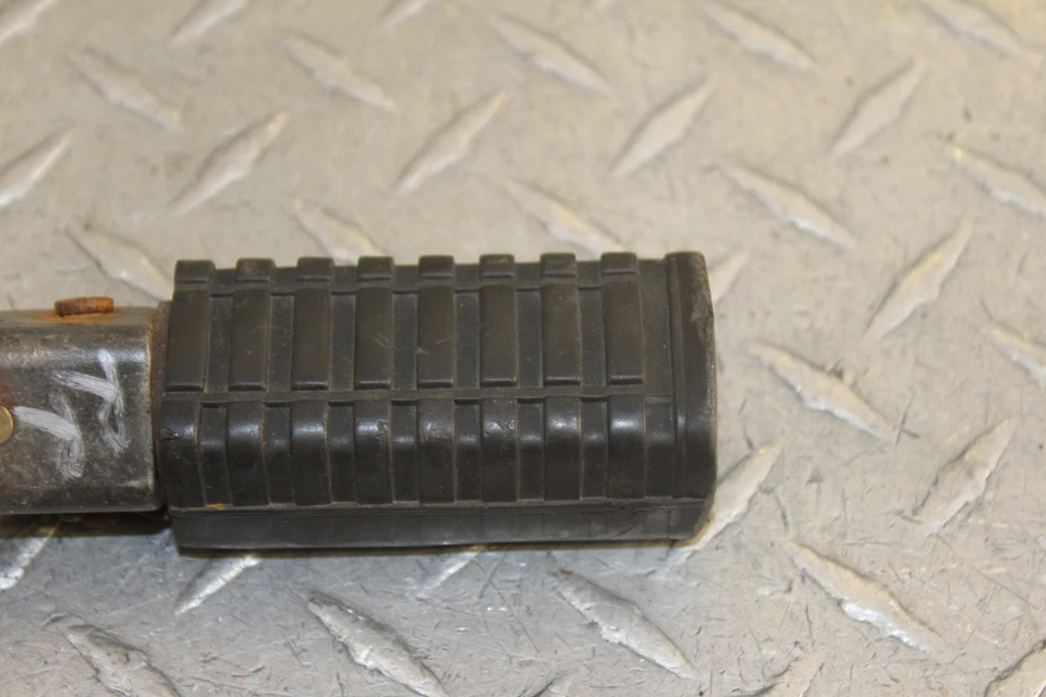 1980 KAWASAKI 750 LTD KZ750H REAR PASSENGER FOOT STEP PEG - Изображение 3 из 4