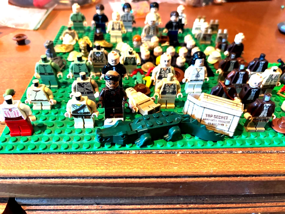 Lego Indiana Jones Large  Minifigures Loose  Lot and Accessories - Image 3 of 4