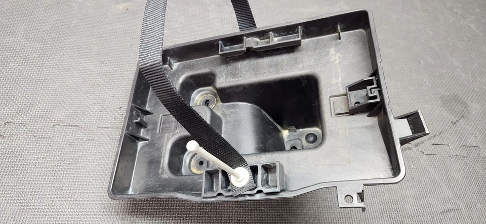 Bandeja de batería Ford Mustang GT V6 2011-2014 FABRICANTE DE EQUIPOS ORIGINALES Foto 2 de 4