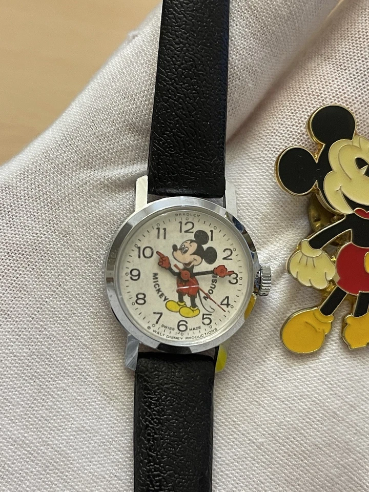 Vintage Bradley Mickey Mouse Hand-Wind Watch Swiss Made Men’s Collectible 26mm - Image 4 of 4