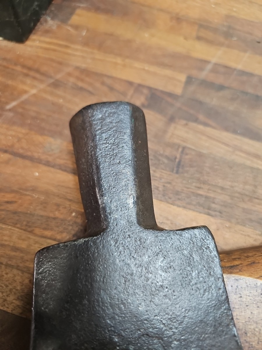 R3- MASSIVE 8 LB 11 oz ANTIQUE KILLING STYLE Butcher AXE Head w