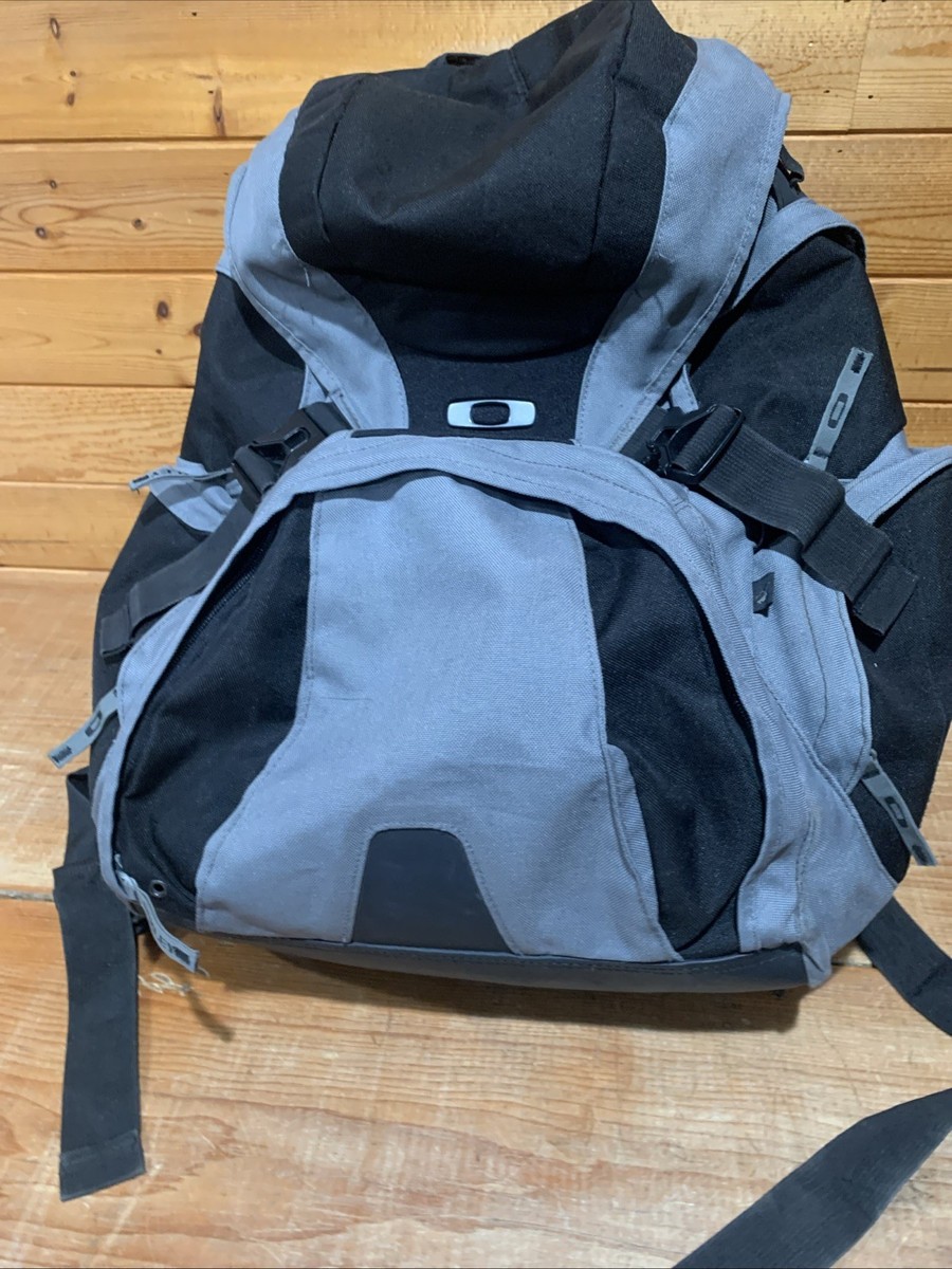 バッグ OAKLEY 00s software backpack y2k gear Vintage Men's Oakley Gearbox LX Software Backpack Y2K Skater