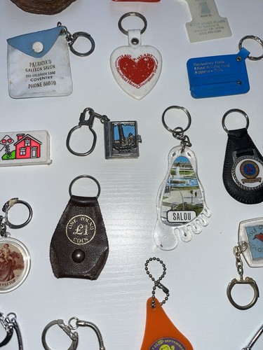 Vintage Wooden Plastic Leather Keychains Keyrings Home Automotive Places Etc - Picture 6 of 17