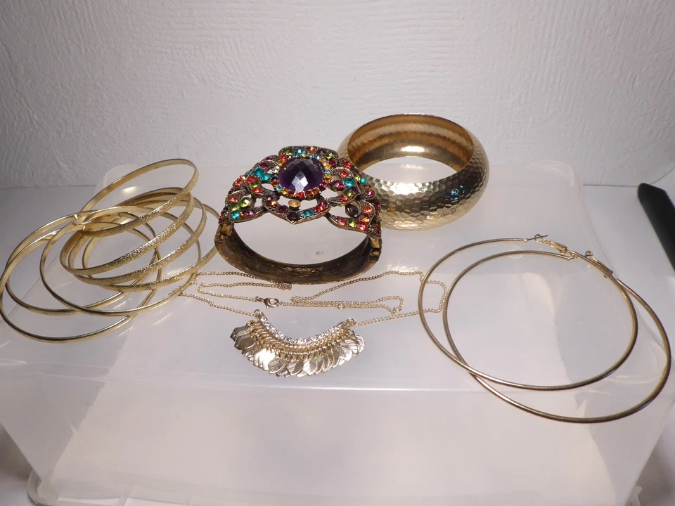 Konvolut Modeschmuck Metall goldfarben Armreifen Collier riesige Creolen Strass - Bild 4 von 4