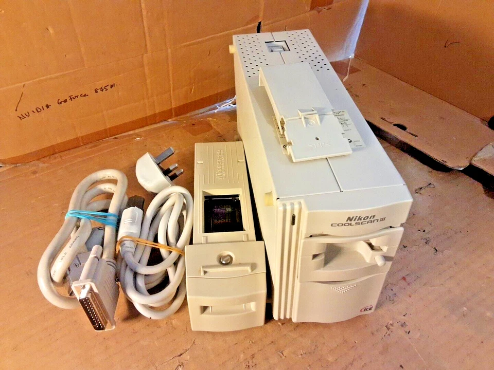 Nikon LS-30 Coolscan III Film Scanner for PC (PC/PowerMac) -BOXED WITH ACCESORIE - Image 3 of 4