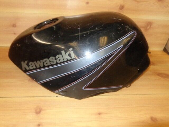Kawasaki KM90 純正燃料タンク 1991 1992 Kawasaki ZX600D ZX600 Ninja OEM Fuel Gas Tank