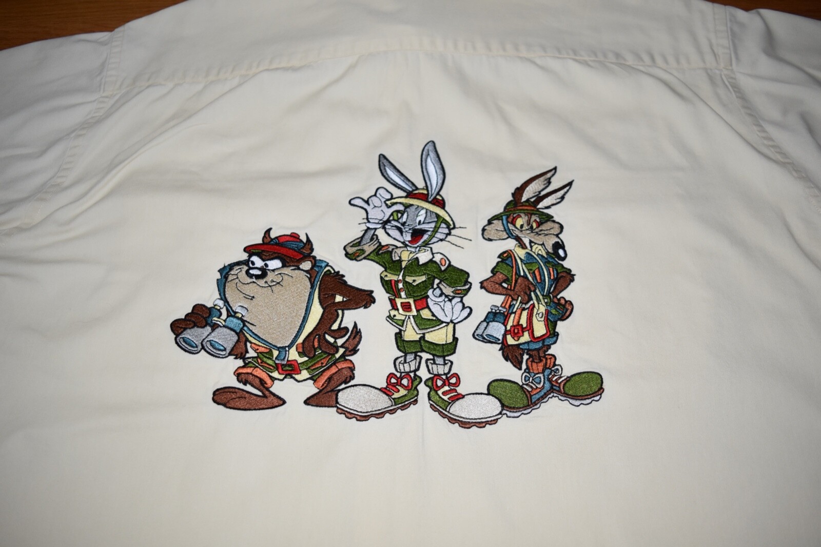 VTG 1990s Looney Tunes Bugs Taz Wile E Coyote L/S… - image 1