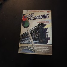 B11 MODEL RAILROADING 1951 Lionel Vintage A979 Handbook Enlarged Edition