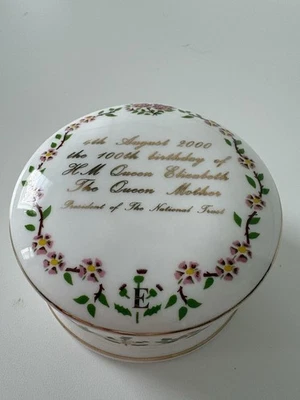 Royal Collectible Queen Mother 100th Birthday Trinket Pot - Image 1 of 4