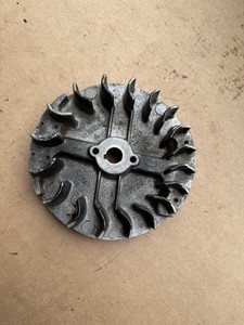 Briggs&Stratton Rasenmäher Motor Polrad ???