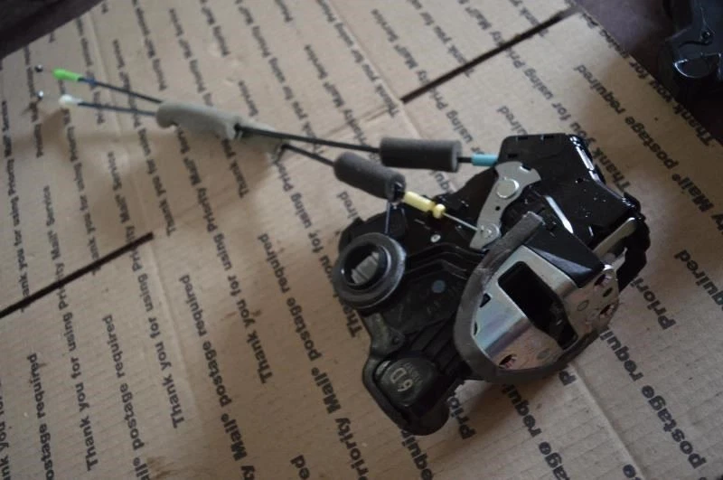 Lexus HS250H 2010 2011 2012 lado del conductor izquierdo pestillo puerta delantera cerradura actuador Foto 2 de 4