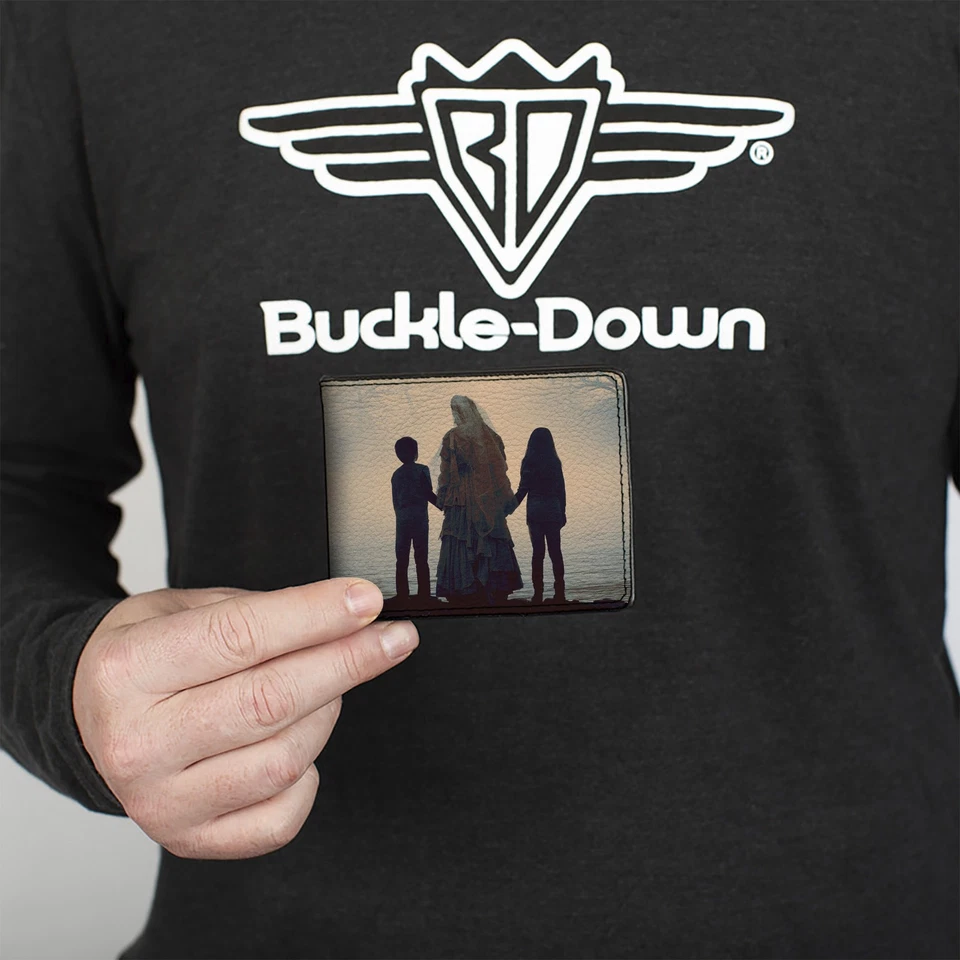 Bi-Fold Wallet The Curse of La Llorona River Pose with Childre (Importación USA) - Imagen 4 de 4