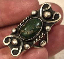 VINTAGE NAVAJO GREASY GREEN TURQUOISE STERLING SILVER RING SIZE 5 vafo