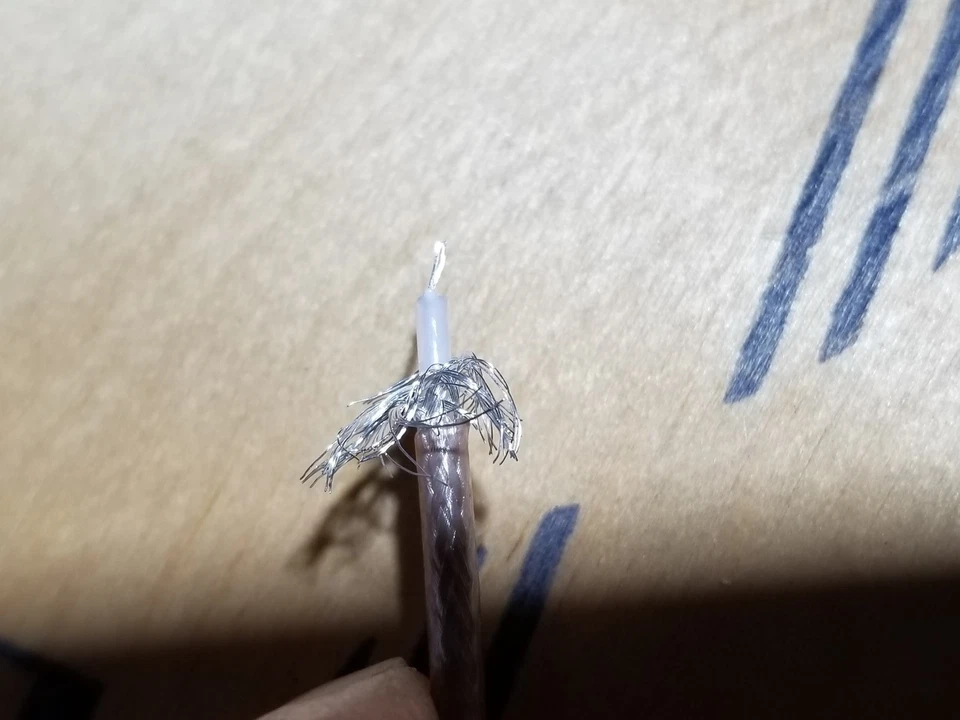 Cabo coaxial prata 75Ohm 200C bronzeado/25 pés Alpha Wire 9179B RG-179B/U MIL-C-17 FEP - Imagem 4 de 4