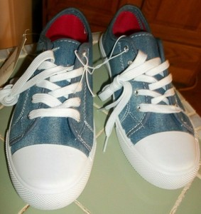 Brand-new-with-tags-tennis-shoes-by-Bobbie-Brooks-size-7-free-shipping