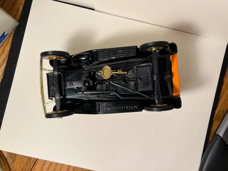 Hooters 福特模型 A 交付 Van 压铸卡车银行 1/25 赛车冠军 — 第 3/4 张图片