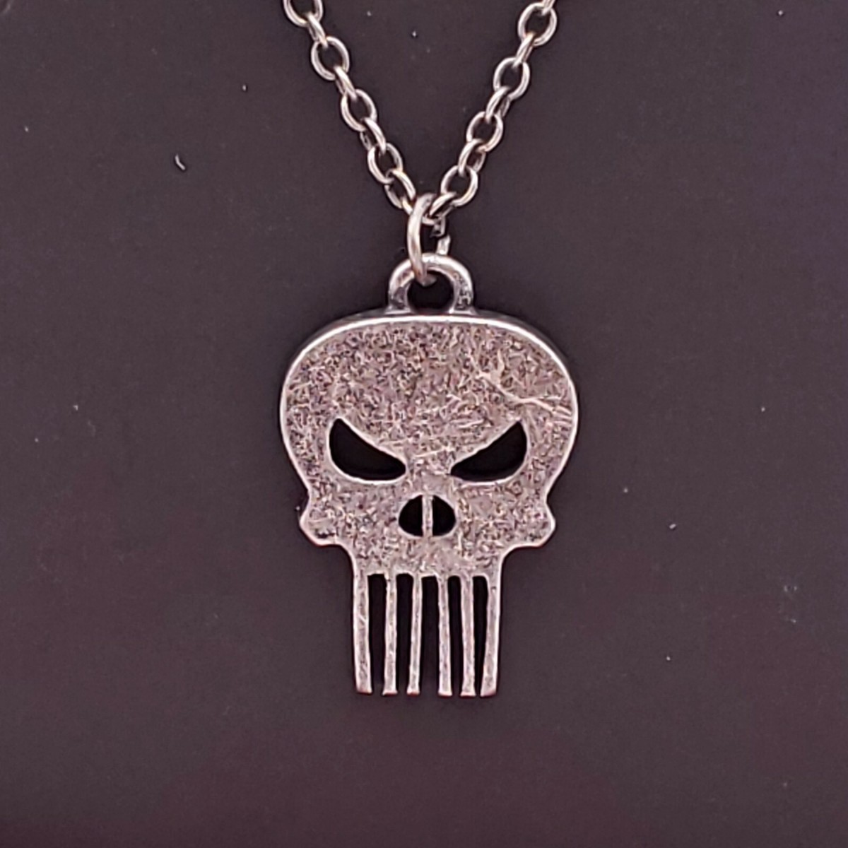 The Punisher Logo Skull Necklace w/ Chain Marvel Comics Bioworld