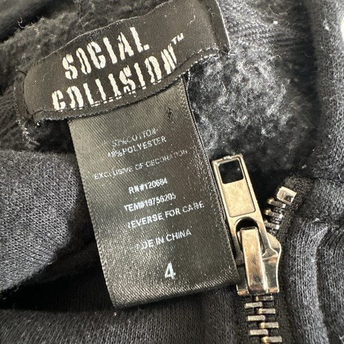 Social Collision Womens Black Skulls in Love Crop Hoodie Size 4 Plus Full Zip - Picture 4 of 11