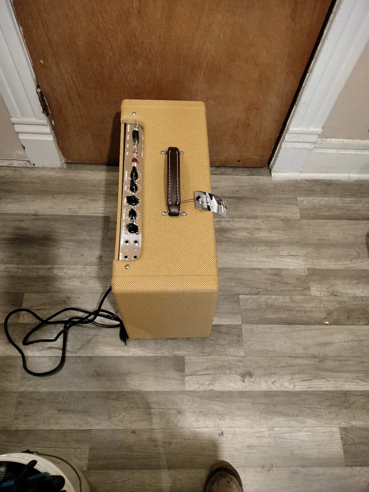 SUPER CLONE FENDER MOJOTONE COMBO AMP - Image 4 of 4
