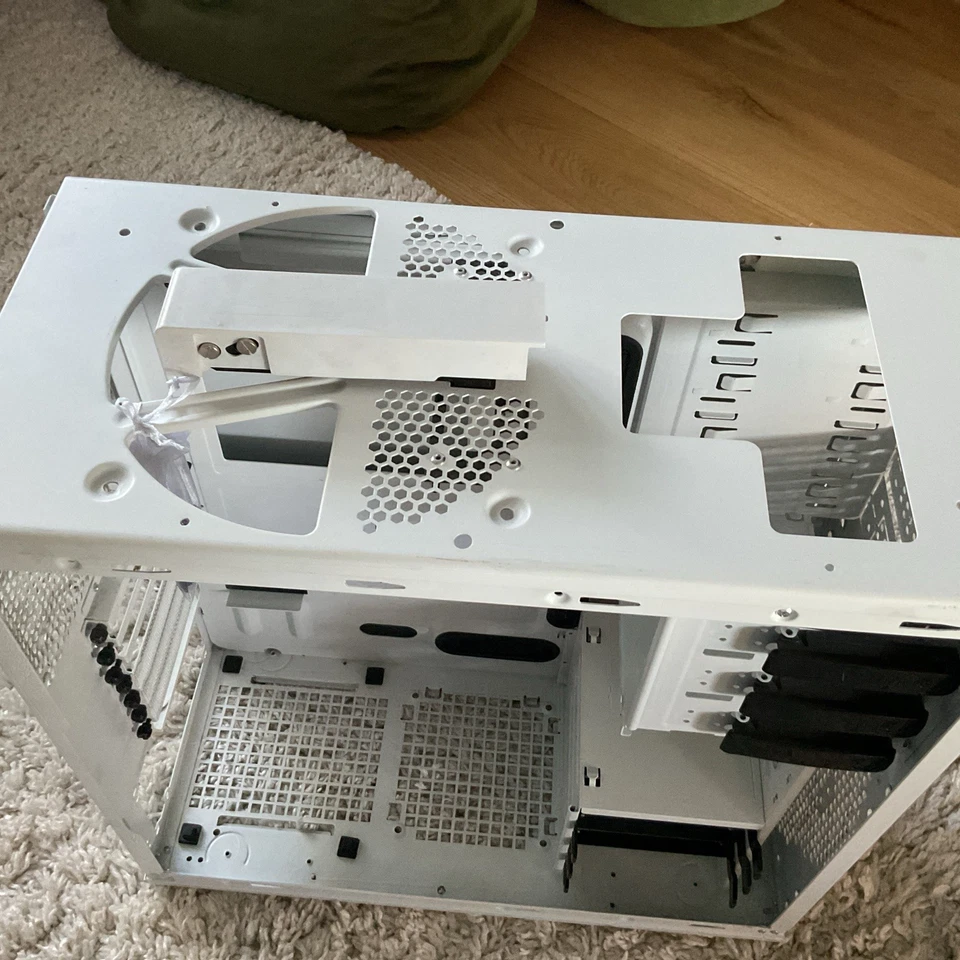 Bitfenix - Mid Tower - LED - PC Case - Image 3 of 4
