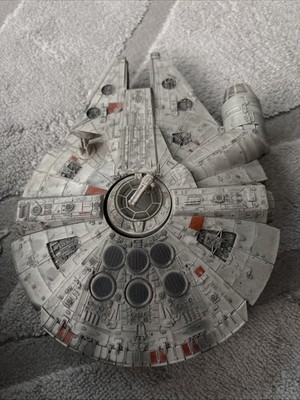 STAR WARS FORCE AWAKENS - BATTLE ACTION MILLENNIUM FALCON Raumschiff