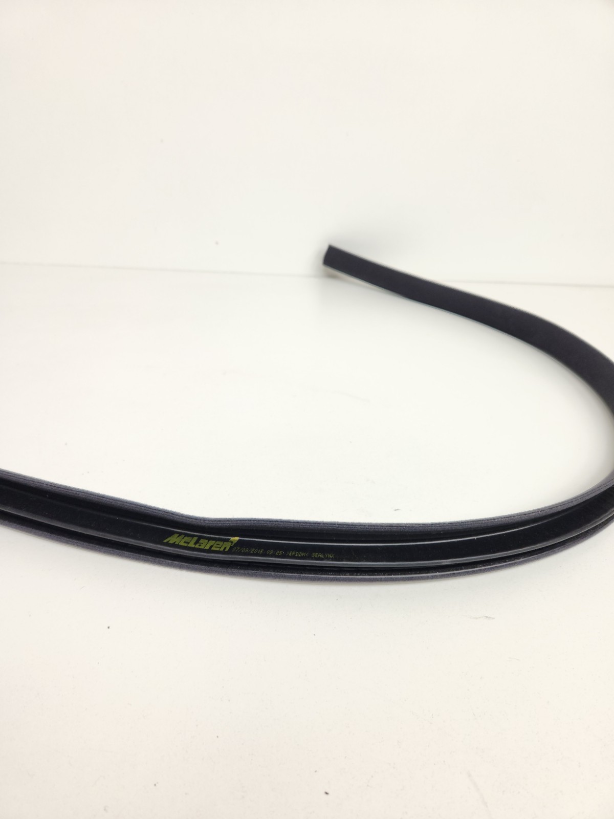 2015-2016 MCLAREN 650S SPIDER FRONT RIGHT SIDE DOOR DOOR WEATHERSTRIP STRIP SEAL