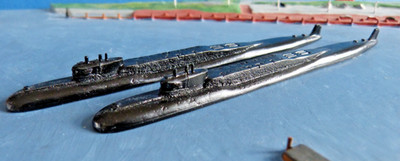 2 Metall Modelle U Boot Delta III 3 Klasse Kalmar UdSSR 1 : 1250 schwarz