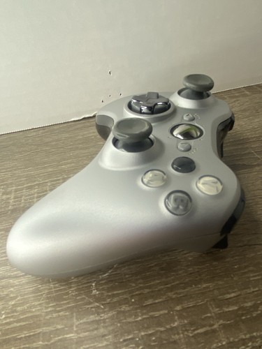 Microsoft Xbox 360 Special Edition Controller Wireless Argento con Batt Cover FUNZIONANTE - Foto 8 di 11