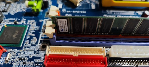 Gigabyte GA-8IPE1000-G | Pentium 4 2.80GHz | 256MB DDR400 | AGP | Socket 478 - Bild 6 von 11