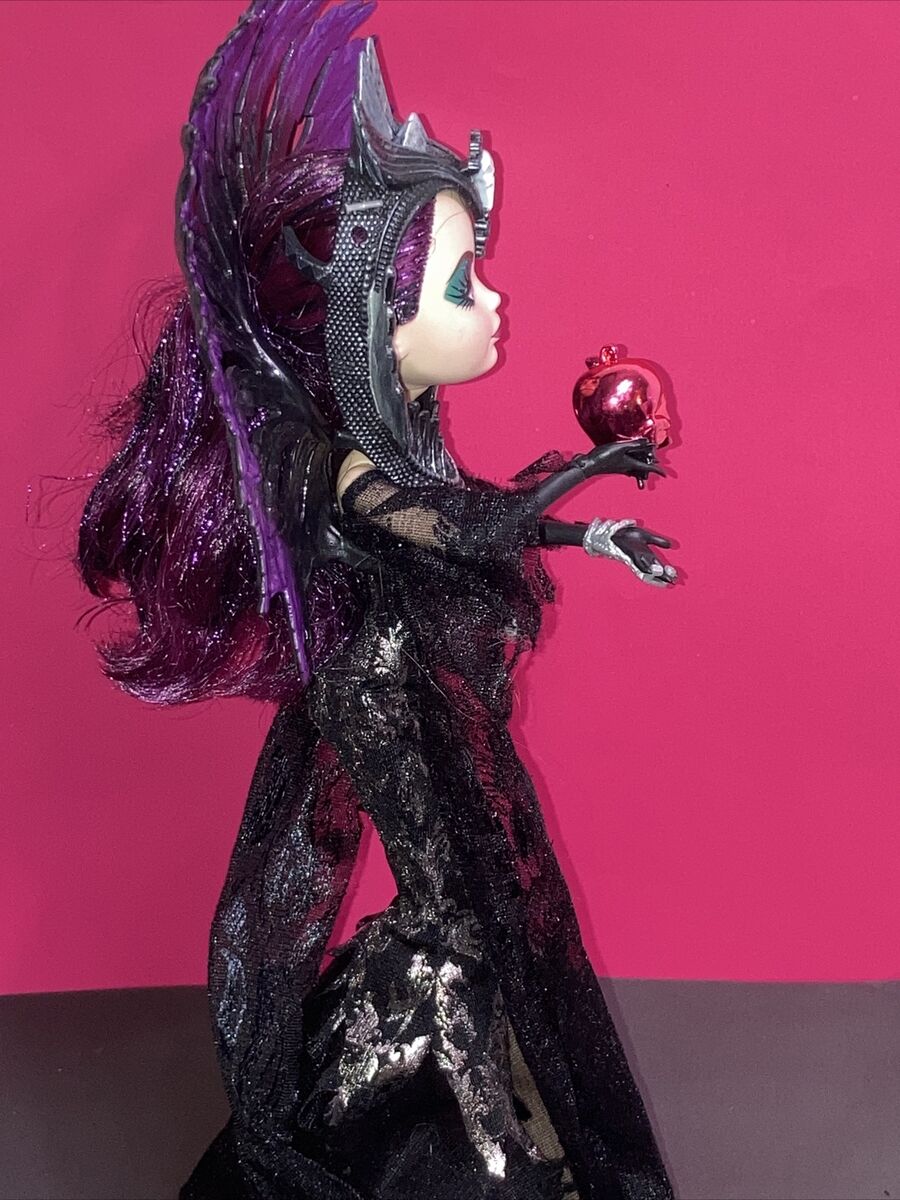 Ever After High SDCC Event Exclusive Spellbinding Raven Queen Doll