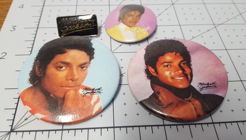4 MICHAEL JACKSON Pins Vintage 1980er Jahre Emaille Name Pinback Tasten junges Gesicht sammeln - Bild 11 von 15