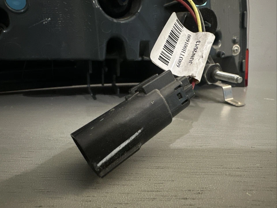 Luz trasera exterior conductor derecho Ford Fusion DS73-13404-AJ 2013, 2014, 2015, 2016 Foto 4 de 4