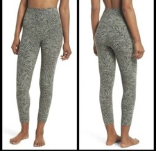 NWOT Beyond YogaJungle Fern Spacedye High Waisted Yoga Capris Size M