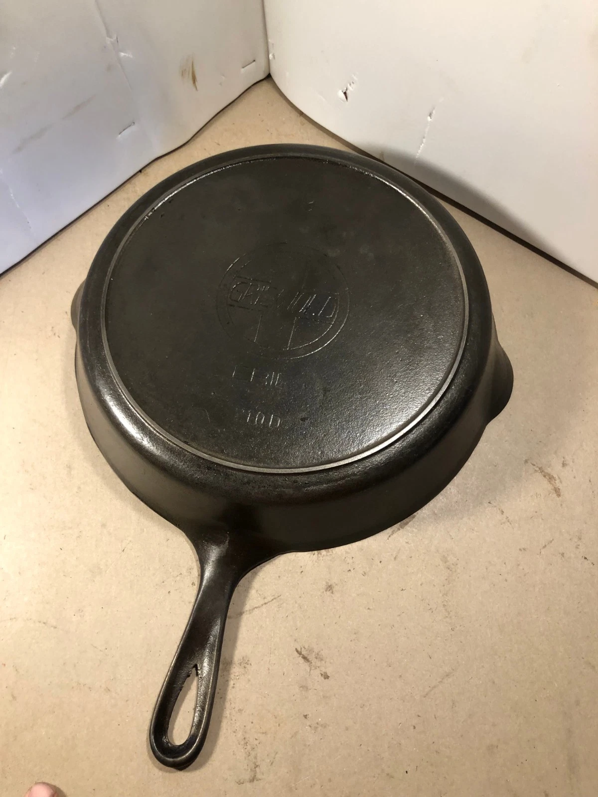Griswold #9 Slant Logo heat ring 710D cast iron skillet, Double pour , Erie, PA