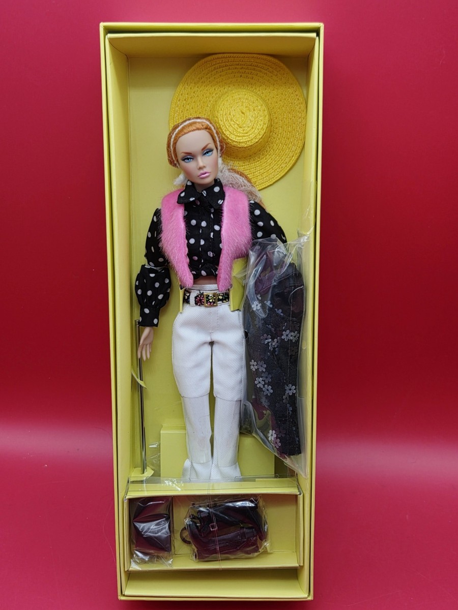 2015 Integrity Toys Hippie Dippy Poppy Parker Model Scene