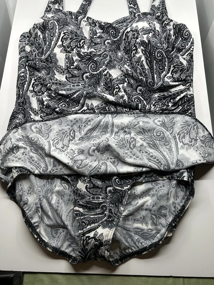 Traje de baño Lands’ End para mujer con cobertura abdominal adicional 22W negro/gris/blanco Foto 2 de 4