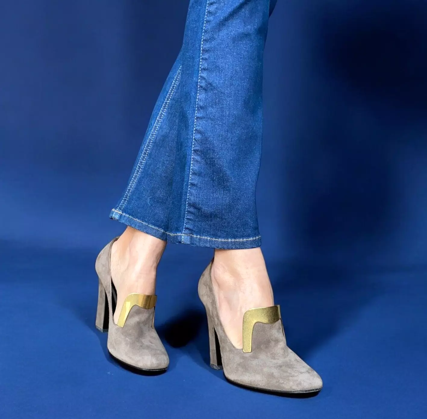 Escarpins mocassins classiques GUCCI daim taupe alma détail doré, taille 37