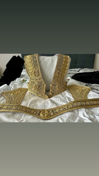 Jeleki,Koloni edhe Komsa per Dimija