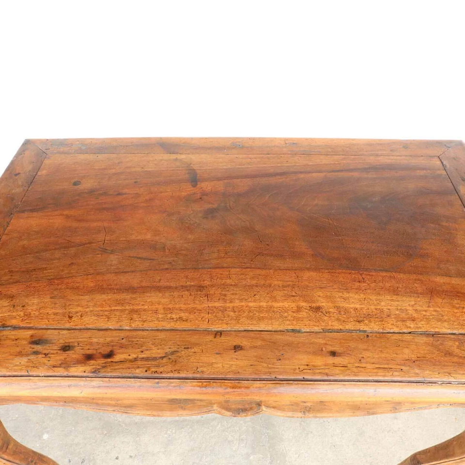 Antigua mesa auxiliar/centro rectangular francesa Luis XV de nogal c. 1770 Foto 3 de 4