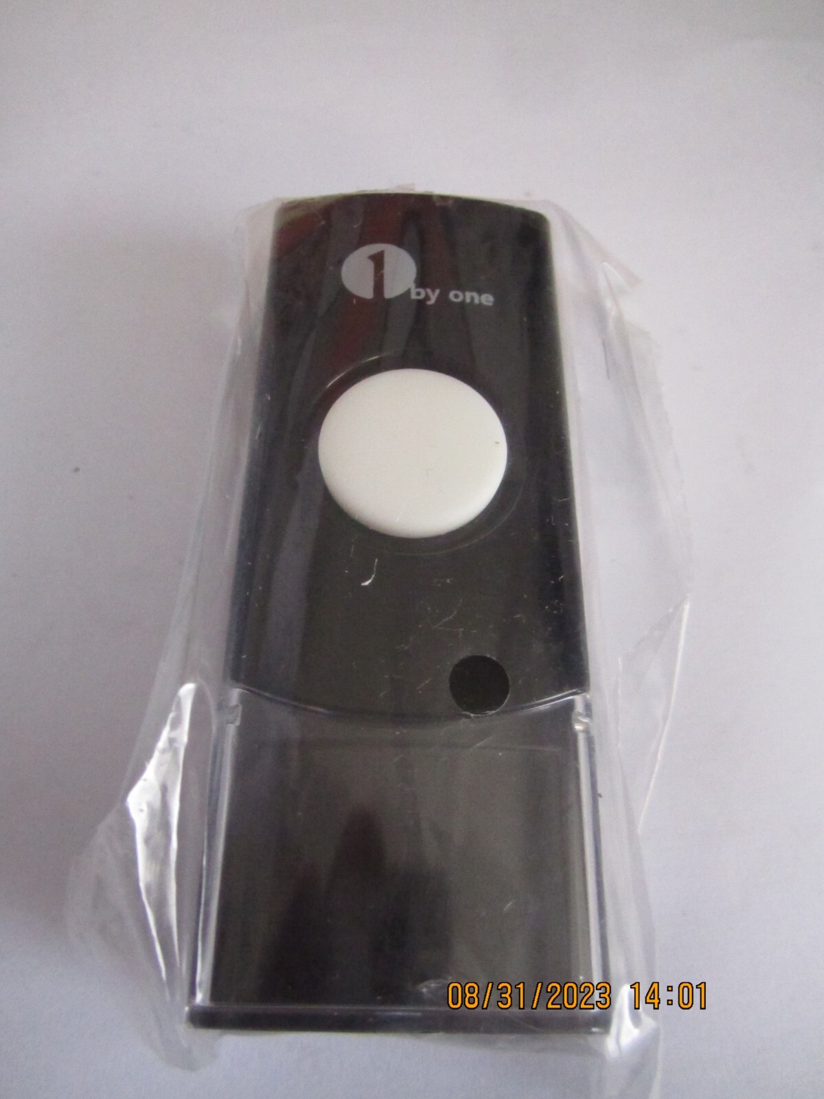 1 by one Wireless doorbell receivers with bell push Model 8SP08UK16