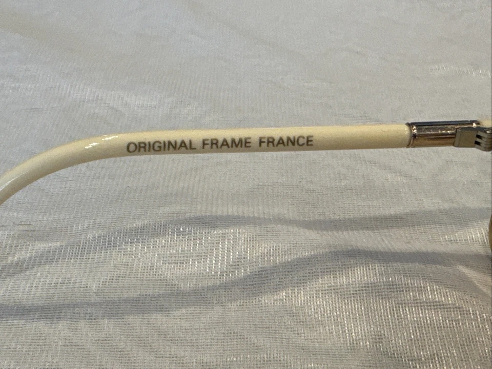 GAFAS DE SOL TED LAPIDUS VINTAGE, LLAMATIVAS MONTURA BLANCA/DORADA DE GRAN TAMAÑO, con estuche Foto 4 de 4