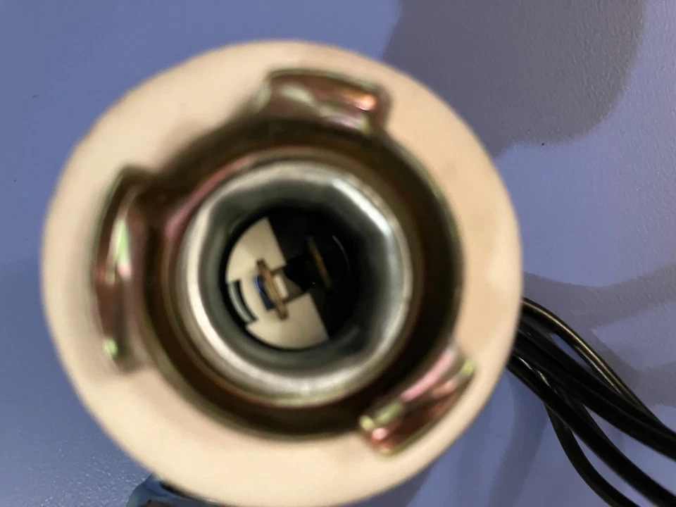 TWO TAIL LIGHT SOCKET FOR 1157 LIGHT BULBS - Image 2 of 3