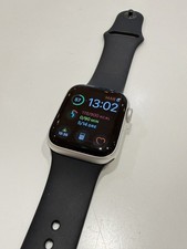 Apple Apple Watch Series 4 40 mm cassa argento con cinturino nero