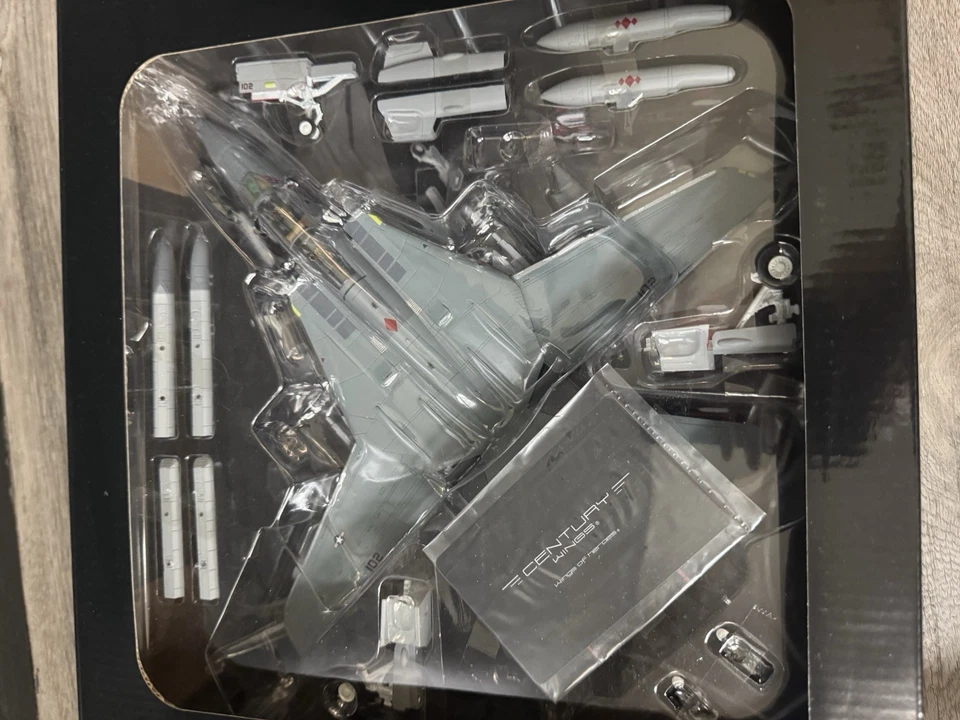 NUEVO 001614 Century Wings F-14B Tomcat 1/72 Modelo AB102 USN VF-102 Diamondbacks Foto 4 de 4